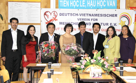 Vietnamese people in Germany help poor people in the homeland